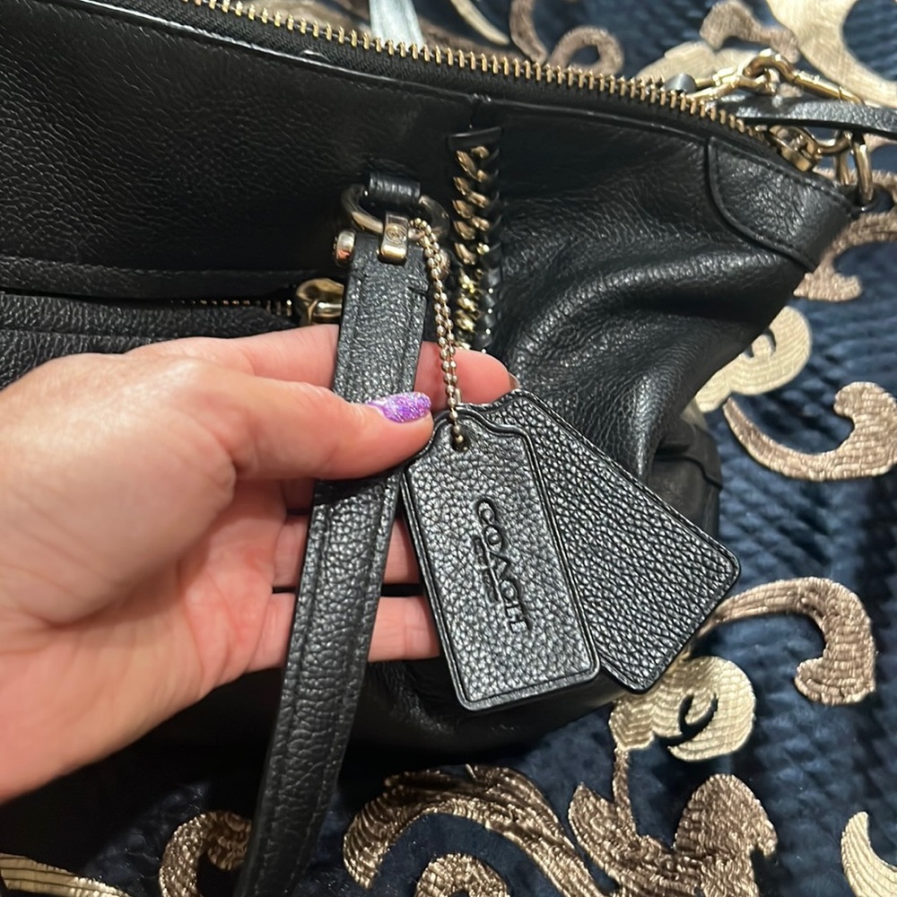 Coach purse black used looks pretty good